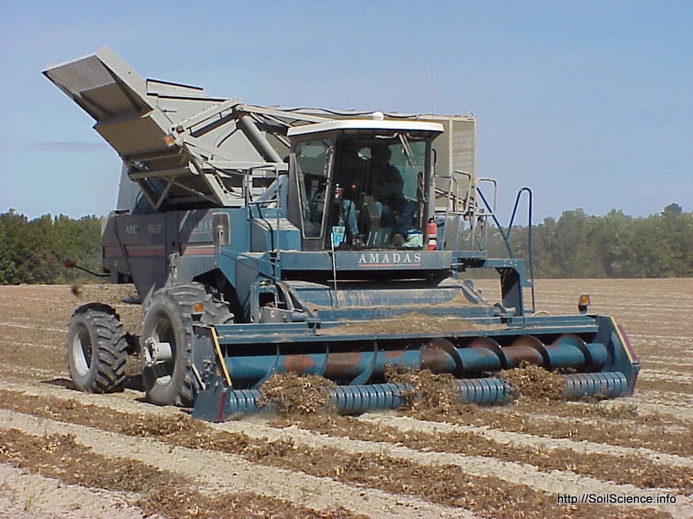Colombo Double Master II bean & groundnut harvester — representative photograph