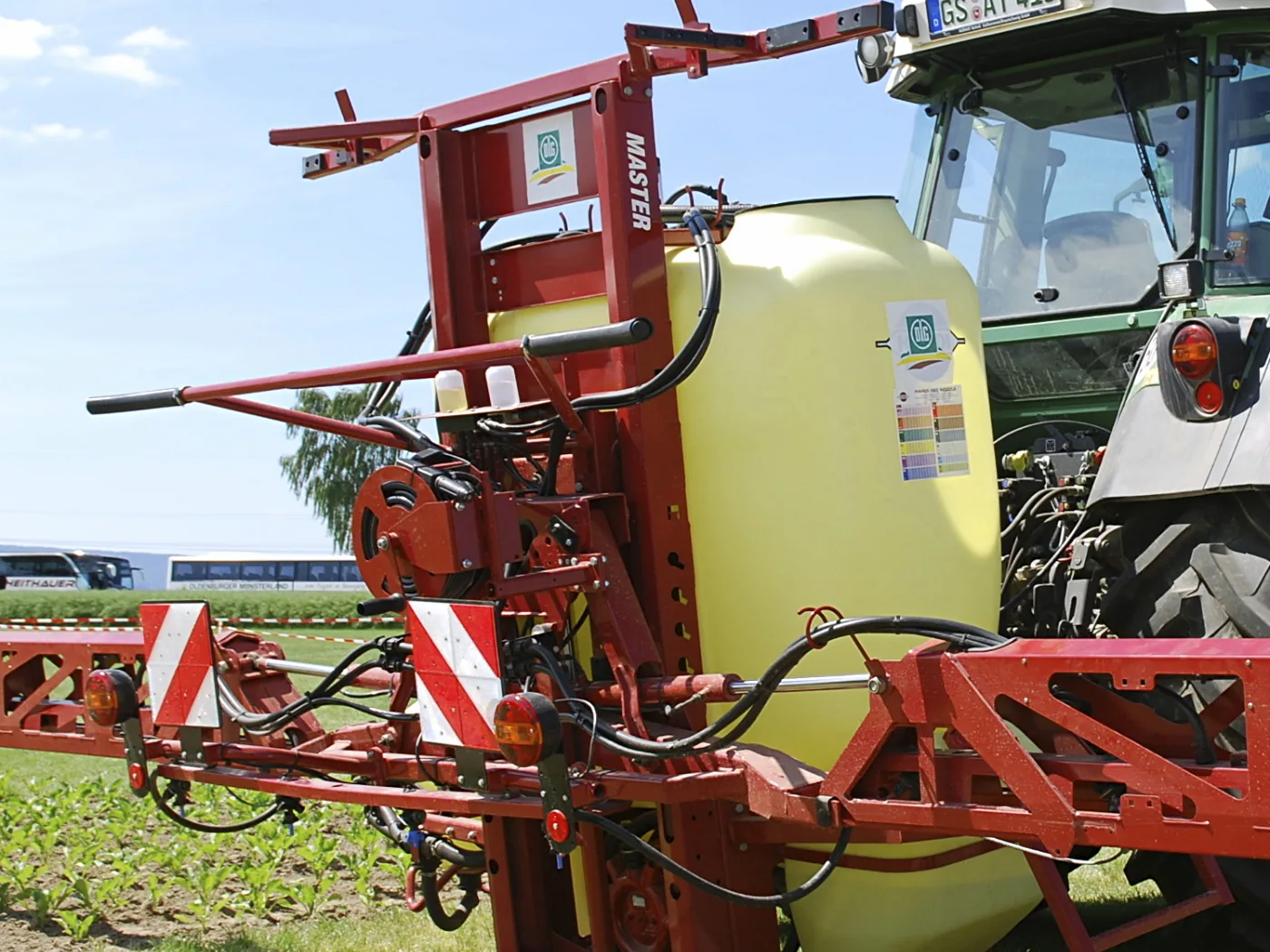 Kuhn Porter 800 ST mounted sprayer, 800 L / 16 m — representative photograph